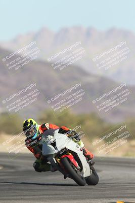 media/Oct-30-2025-Racers Edge (Thu) [[dabbdaf680]]/3-B Group/Session 2 (Turn 14)/